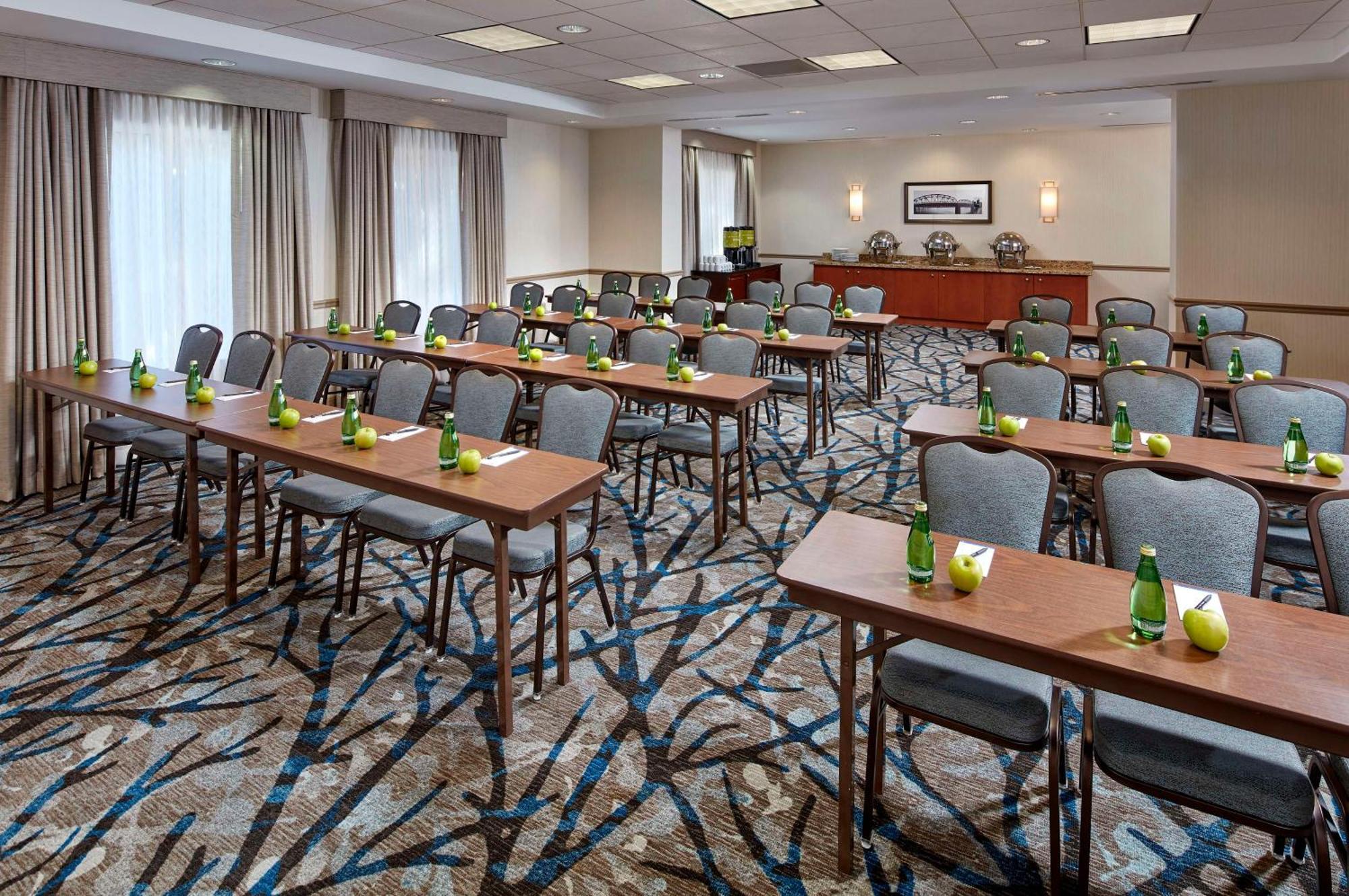 Hilton Garden Inn Portland לייק אוסווגו מראה חיצוני תמונה