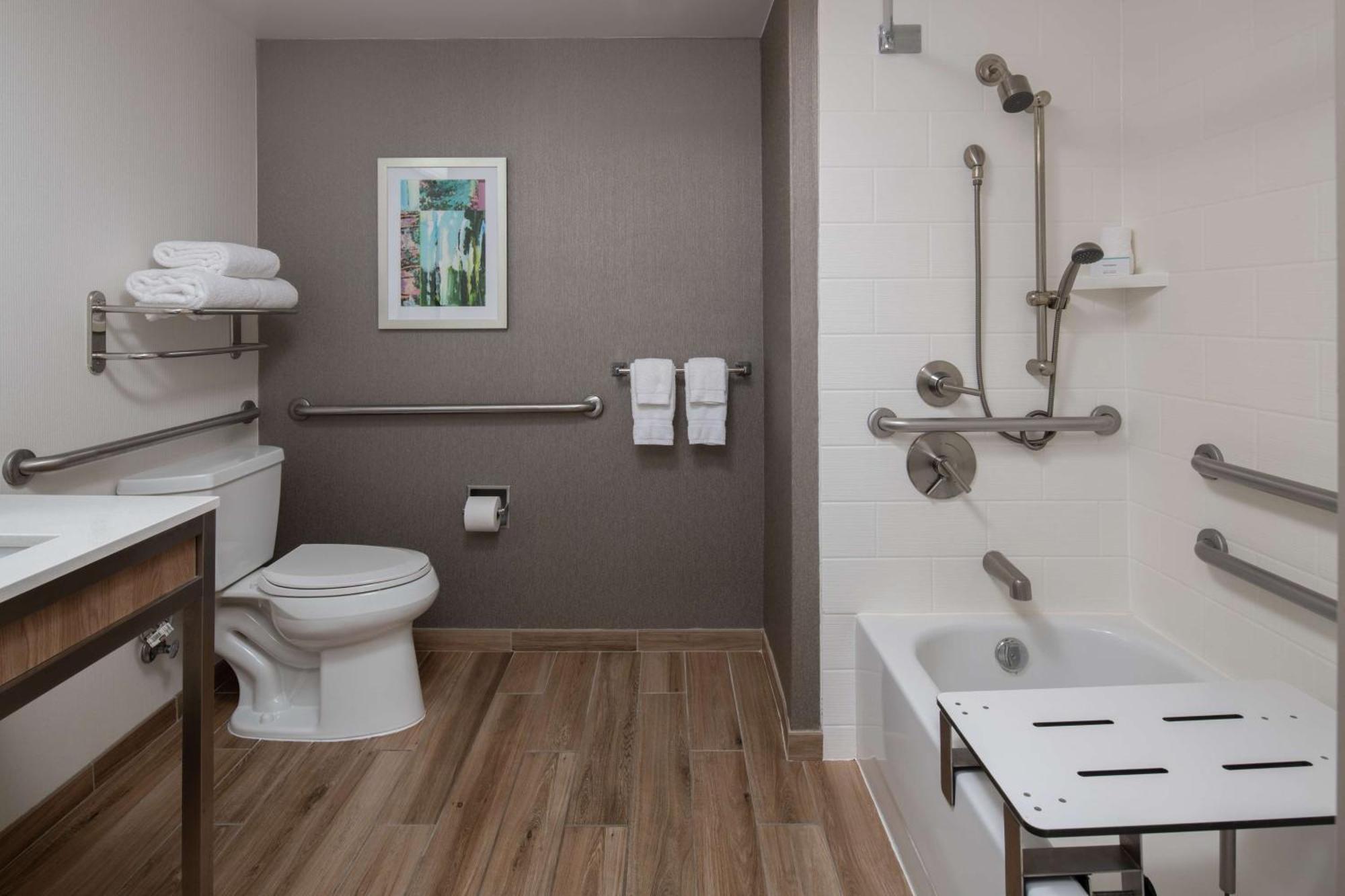 Hilton Garden Inn Portland לייק אוסווגו מראה חיצוני תמונה