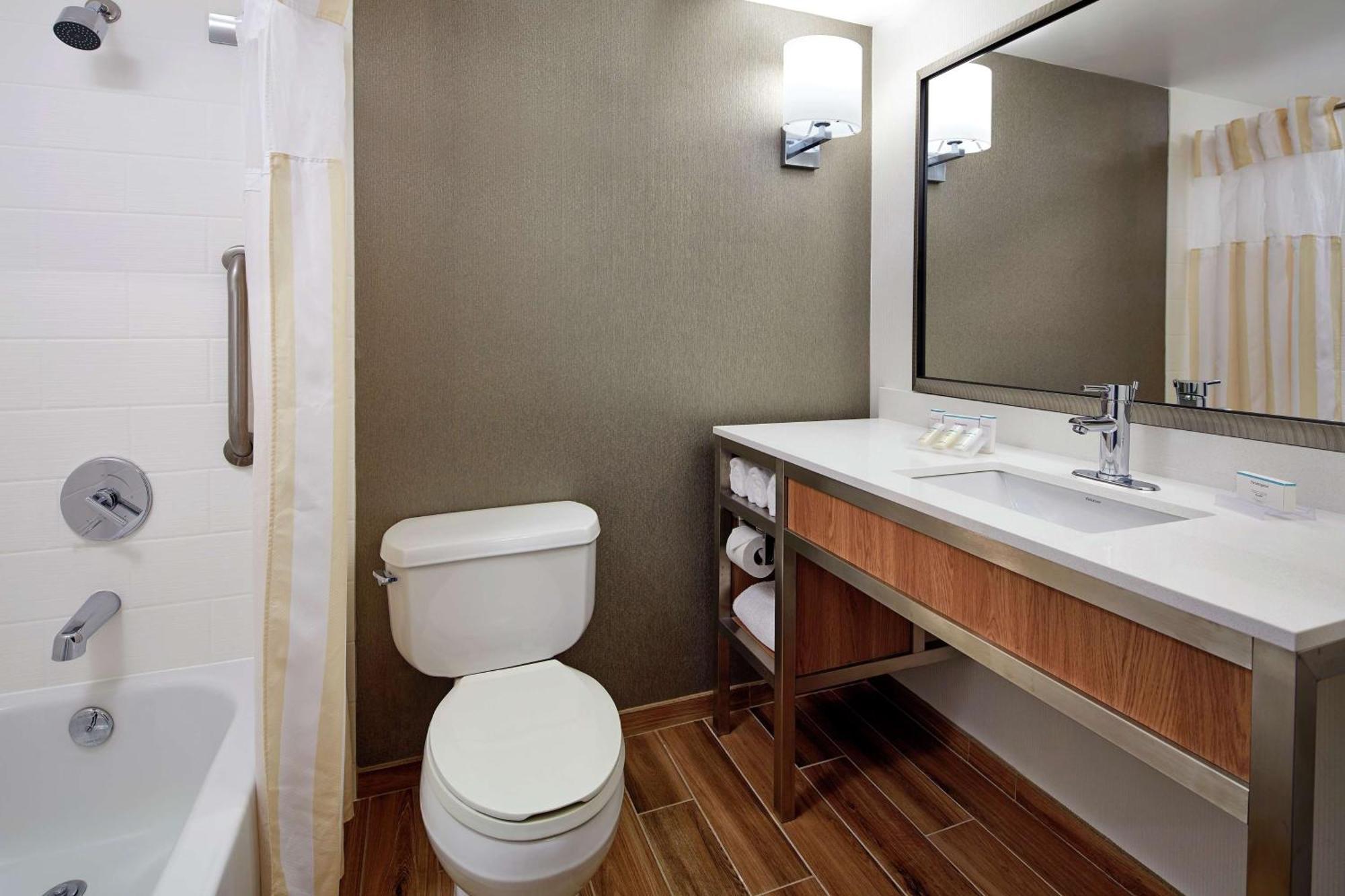 Hilton Garden Inn Portland לייק אוסווגו מראה חיצוני תמונה