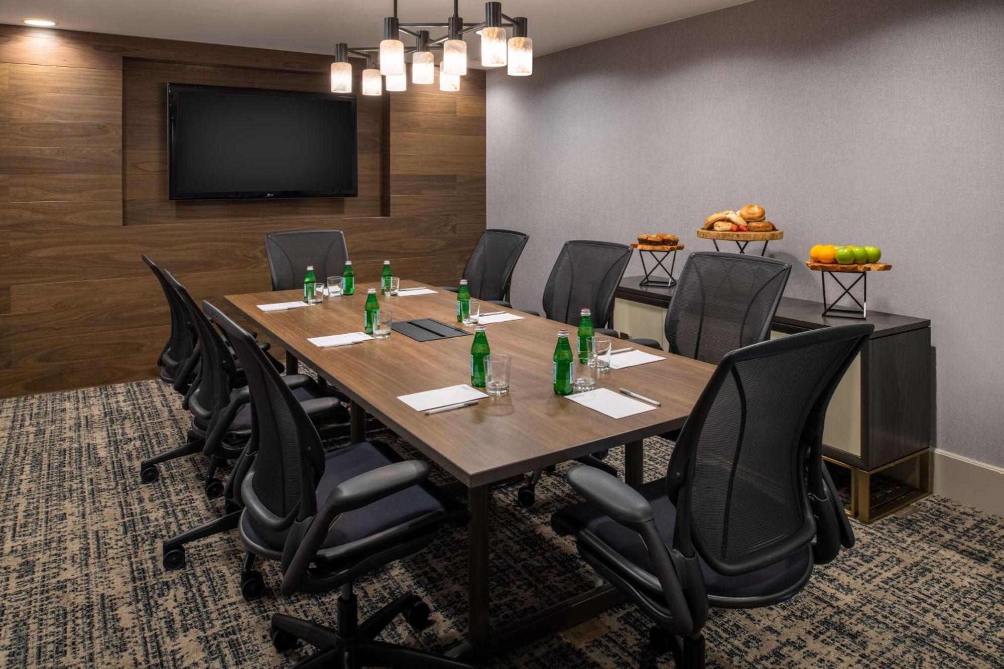 Hilton Garden Inn Portland לייק אוסווגו מראה חיצוני תמונה