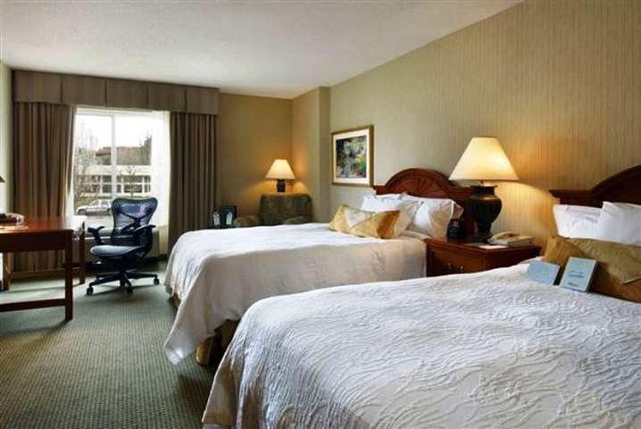 Hilton Garden Inn Portland לייק אוסווגו חדר תמונה